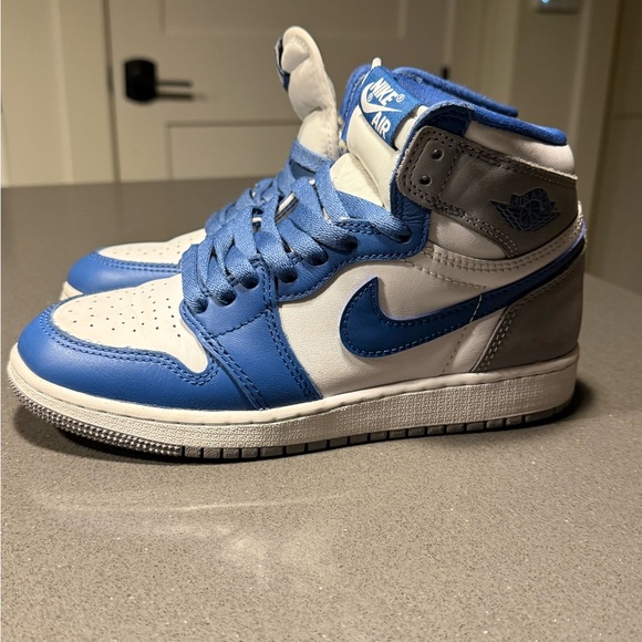 JORDAN 1 RETRO HIGH OG GS
"TRUE BLUE" 4Y - Picture 2 of 7